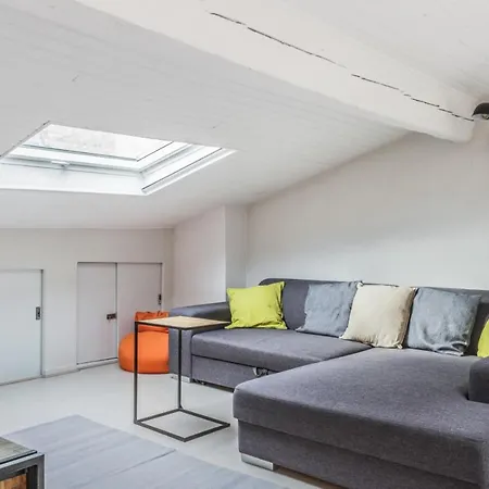 Bright And Charming Flat With Ac In Gold Triangle - Welkeys Appartement