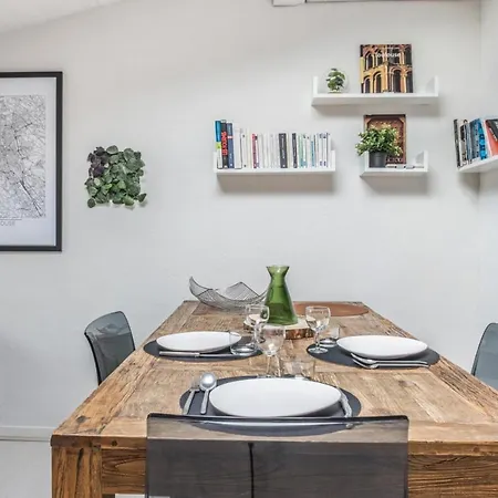 Apartment Bright And Charming Flat With Ac In Gold Triangle - Welkeys *